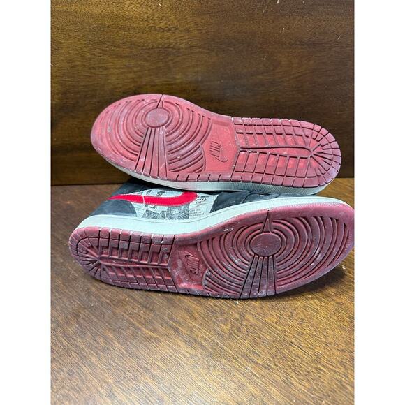 Nike Air Jordan 1 High Top Sneakers Men 10 Newspaper Air Times Basketball Baller - Picture 4 of 10